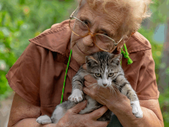 Zdrowie seniora: sygnały, że bliska osoba przestaje sobie radzić