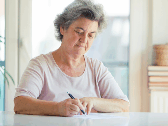 Opieka do osób starszych – czy warto spisać ustalenia z opiekunem?