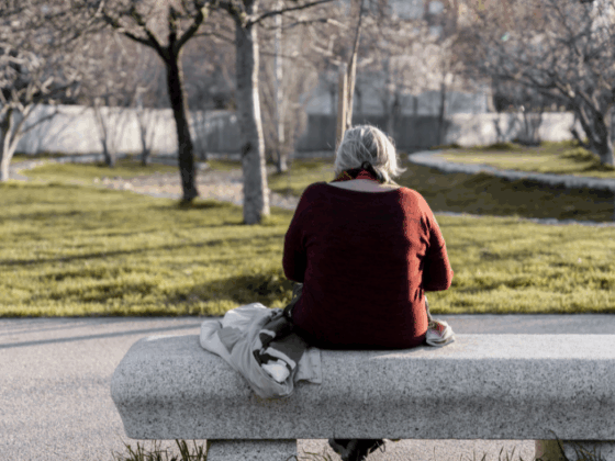 Choroba Alzheimera – jak zmienia codzienność seniora i jego bliskich