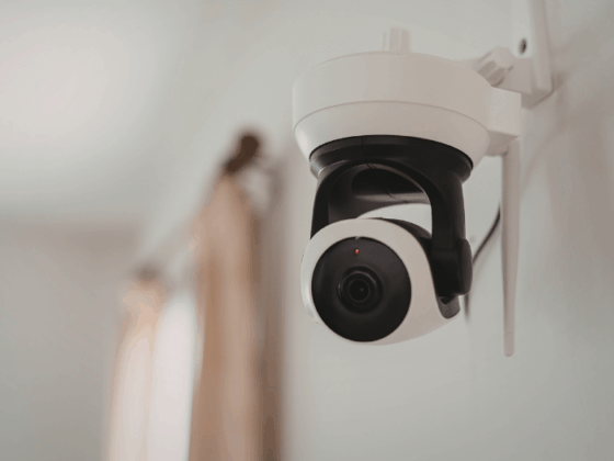 Monitoring starszych osób w domu – sposoby na weryfikację jakości opieki